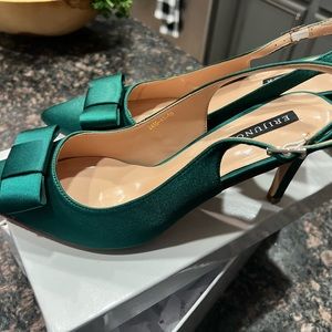 The most gorgeous green heels. Perfect for the holidays